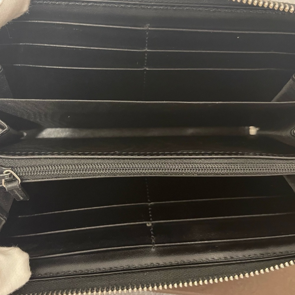 18. Gucci Black Blade Zip Around Wallet - Picture 12 of 12